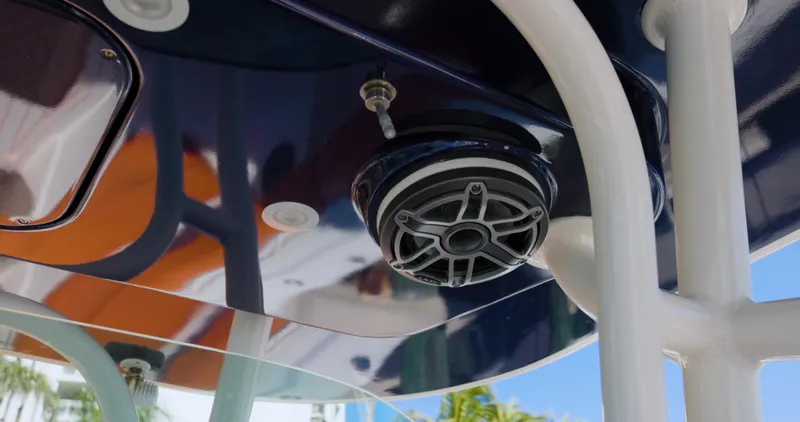  Yacht Photos Pics Speaker mounted on a 2009 Hydra-Sports 4200 SF boat's canopy.