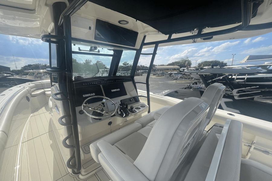 2023 Boston Whaler 330 Outrage