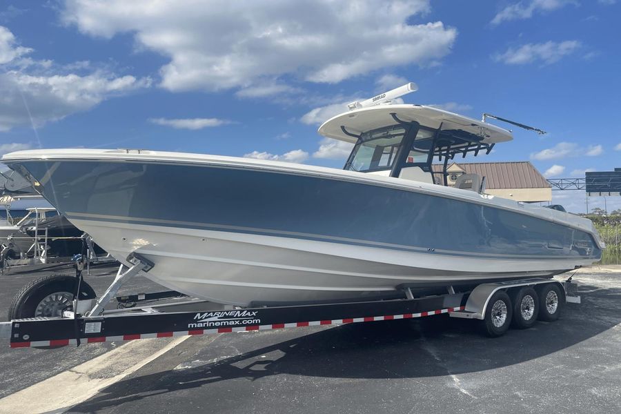 2023 Boston Whaler 330 Outrage