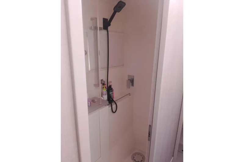  Yacht Photos Pics Shower area inside Leopard 43 Powercat, featuring modern fixtures and toiletries.