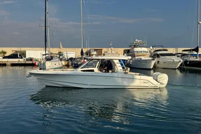 2020 Boston Whaler 350 Realm