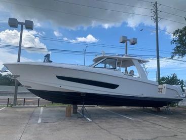 2020 42' Boston Whaler-420 Outrage Clearwater, FL, US