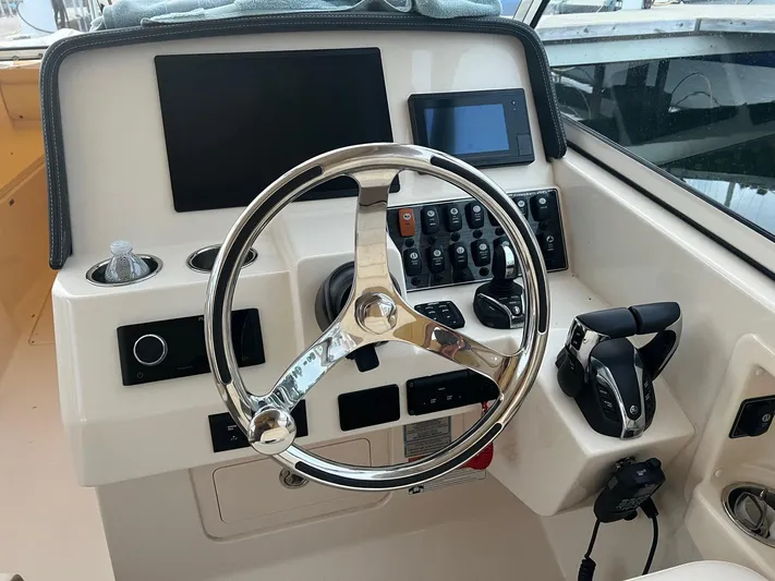  Yacht Photos Pics Helm Console
