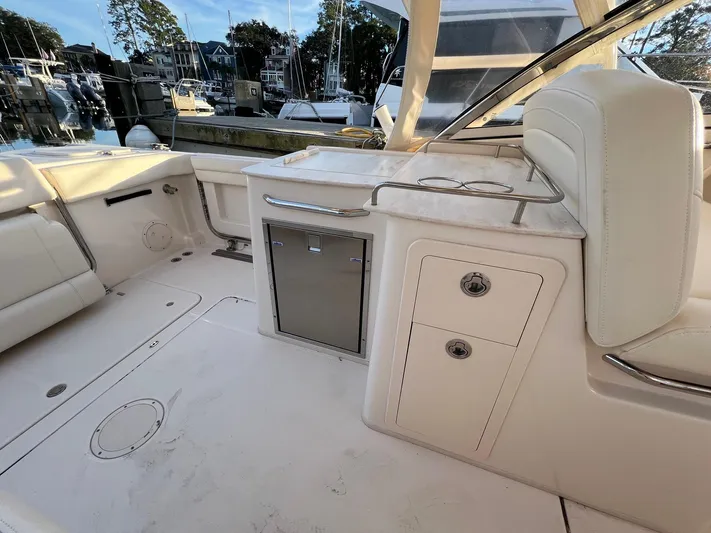  Yacht Photos Pics Cockpit (port side)