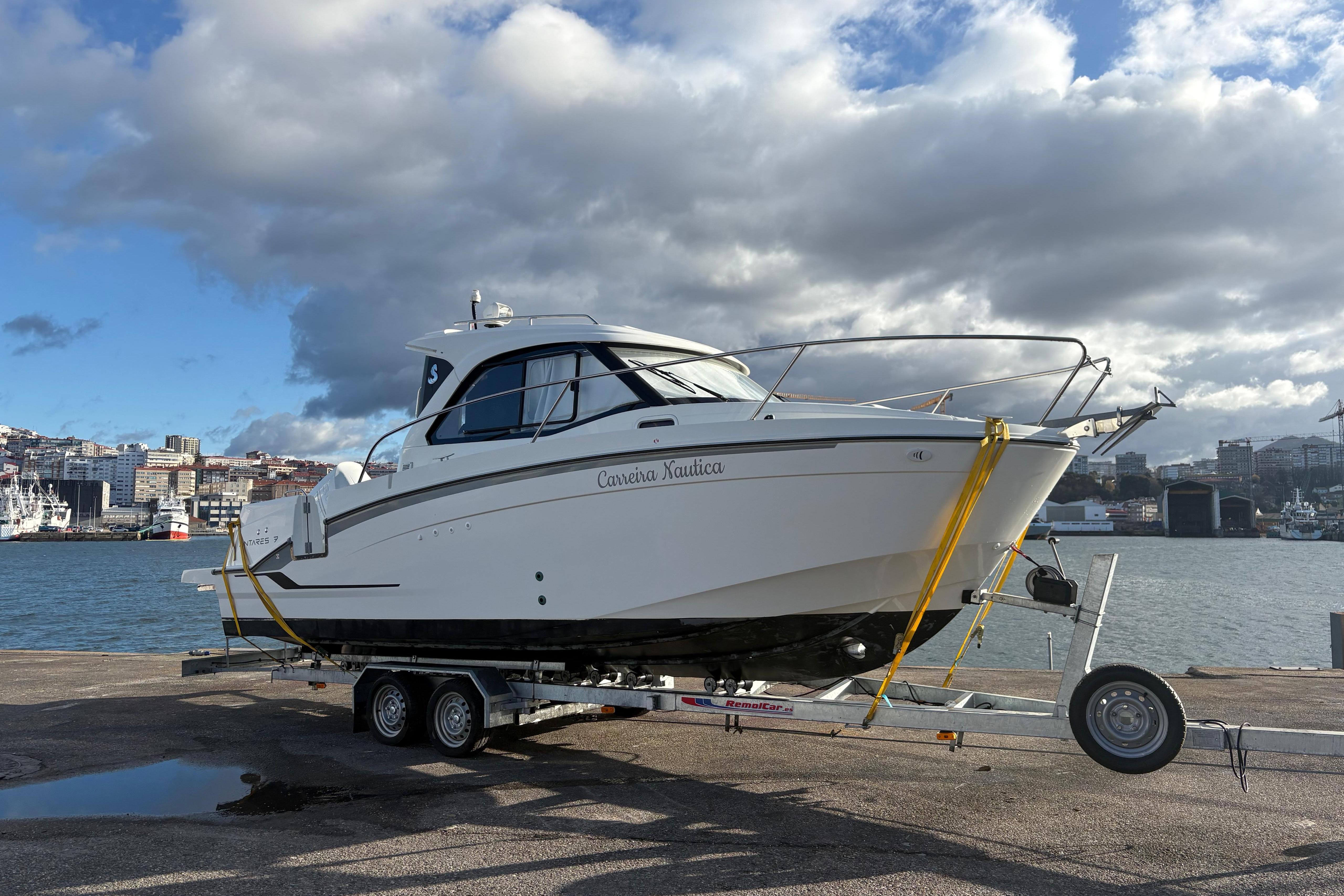 2023 Beneteau Antares 7 OB V2