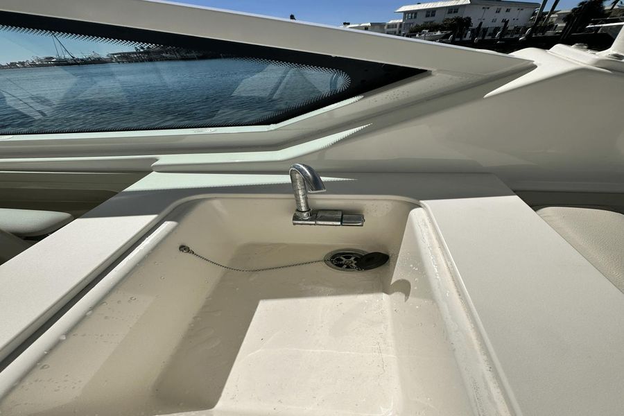 2022 Boston Whaler 280 Vantage