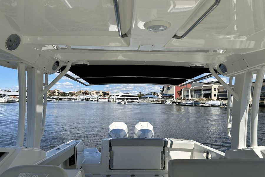 2022 Boston Whaler 280 Vantage