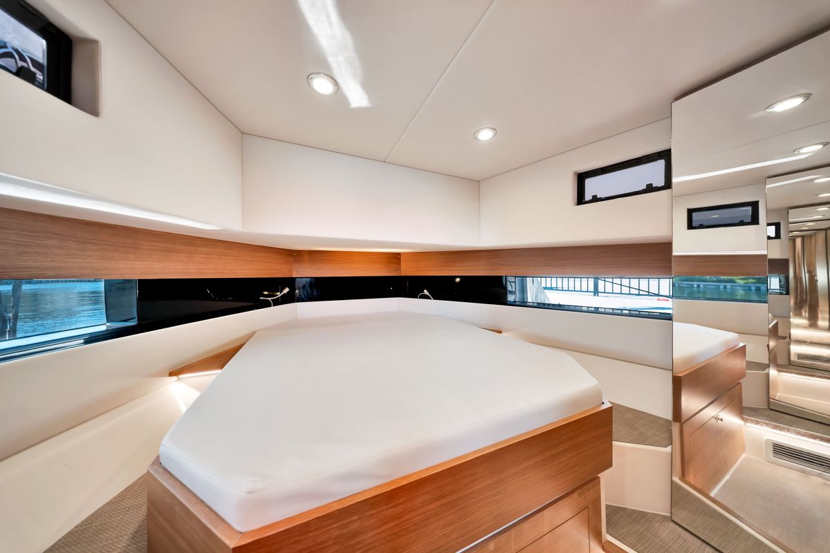 2023 De Antonio Yachts 42 