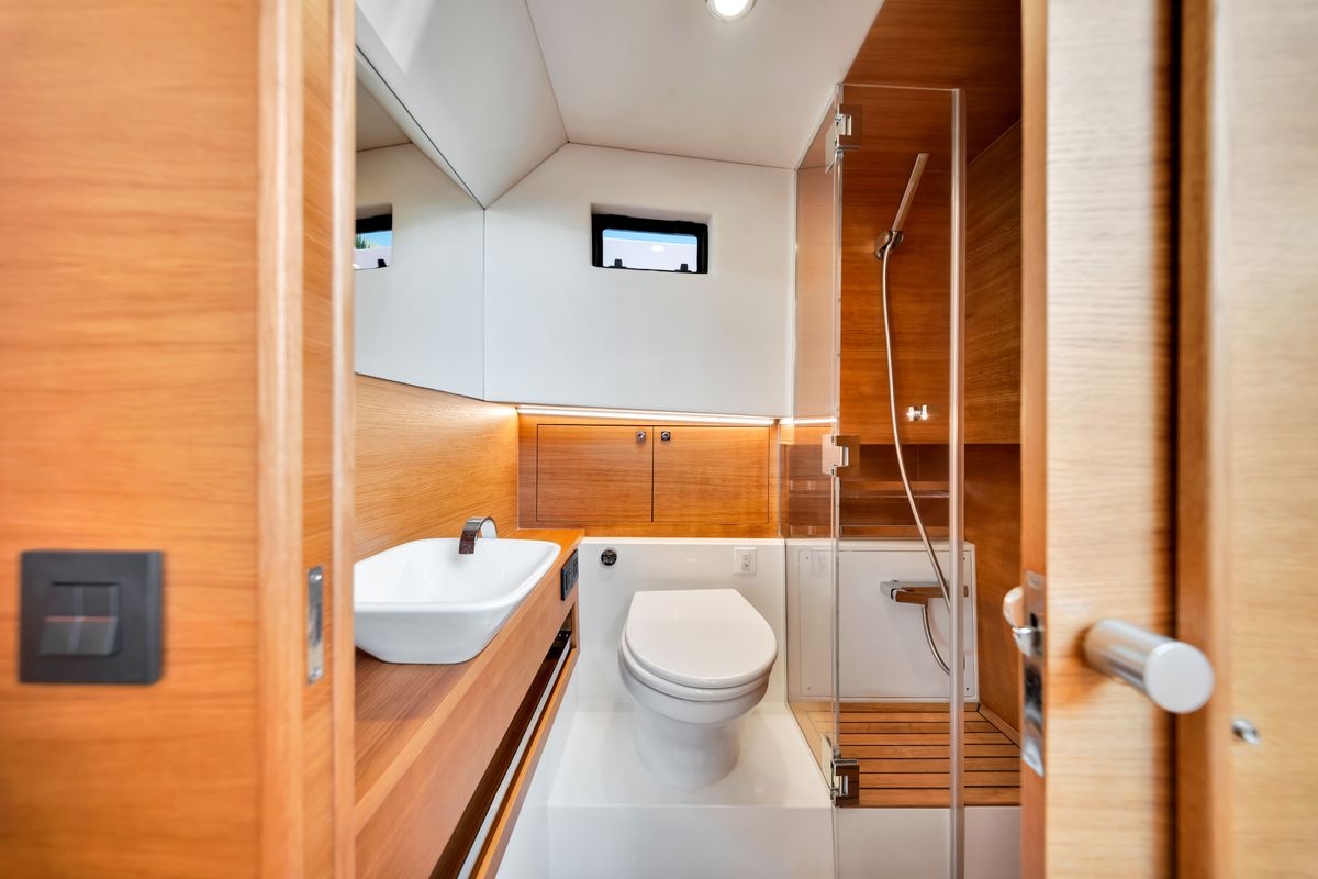 2023 De Antonio Yachts 42 