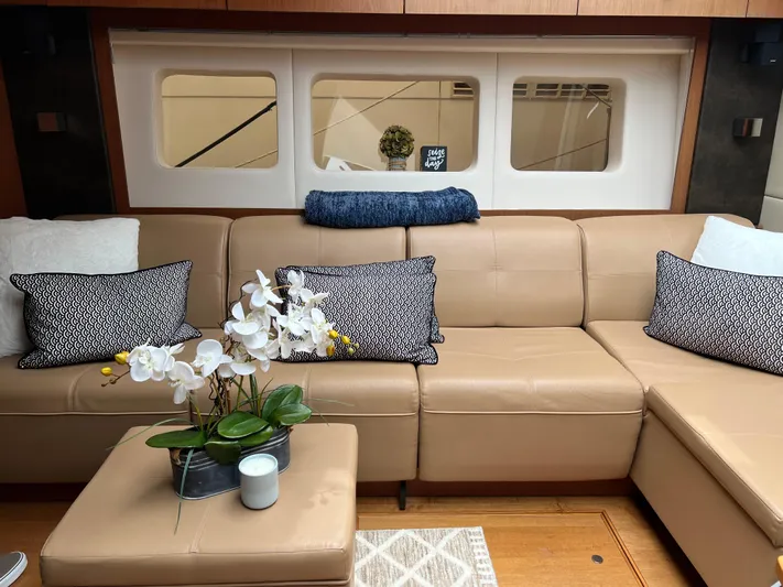 Party Of 5 Yacht Photos Pics Luxurious interior of 2014 Sea Ray 510 Sundancer with beige leather seating and decorative pillows.