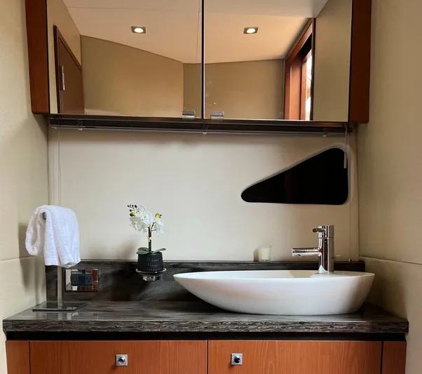 Party Of 5 Yacht Photos Pics 