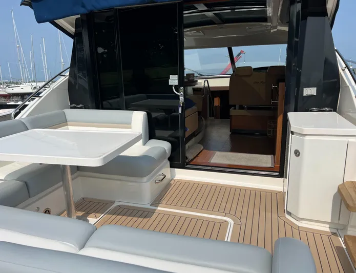 Party Of 5 Yacht Photos Pics 2014 Sea Ray 510 Sundancer yacht with spacious deck and luxurious interior.