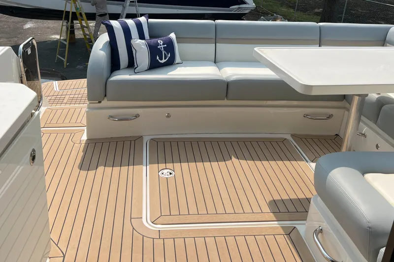 Party Of 5 Yacht Photos Pics Luxurious 2014 Sea Ray 510 Sundancer yacht interior with elegant seating and nautical-themed cushions.