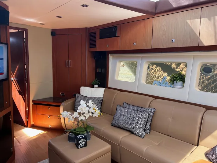 Party Of 5 Yacht Photos Pics Luxurious interior of 2014 Sea Ray 510 Sundancer yacht with elegant seating and decor.