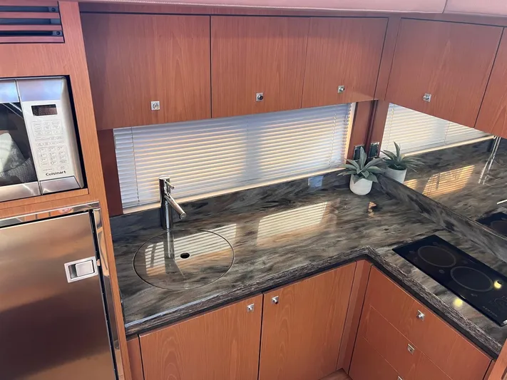 Party Of 5 Yacht Photos Pics Luxurious kitchen interior of 2014 Sea Ray 510 Sundancer yacht with modern appliances.