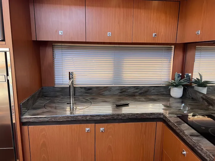 Party Of 5 Yacht Photos Pics 