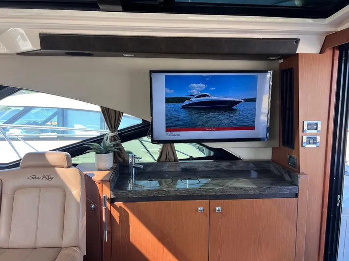 Party Of 5 Yacht Photos Pics Luxurious interior of 2014 Sea Ray 510 Sundancer yacht with TV and sink.