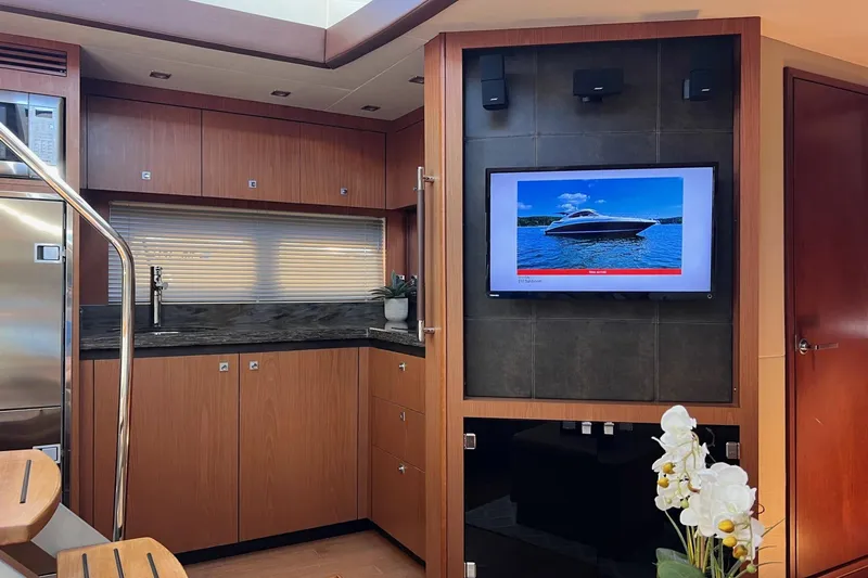 Party Of 5 Yacht Photos Pics Luxurious interior of 2014 Sea Ray 510 Sundancer yacht with modern kitchen and TV.