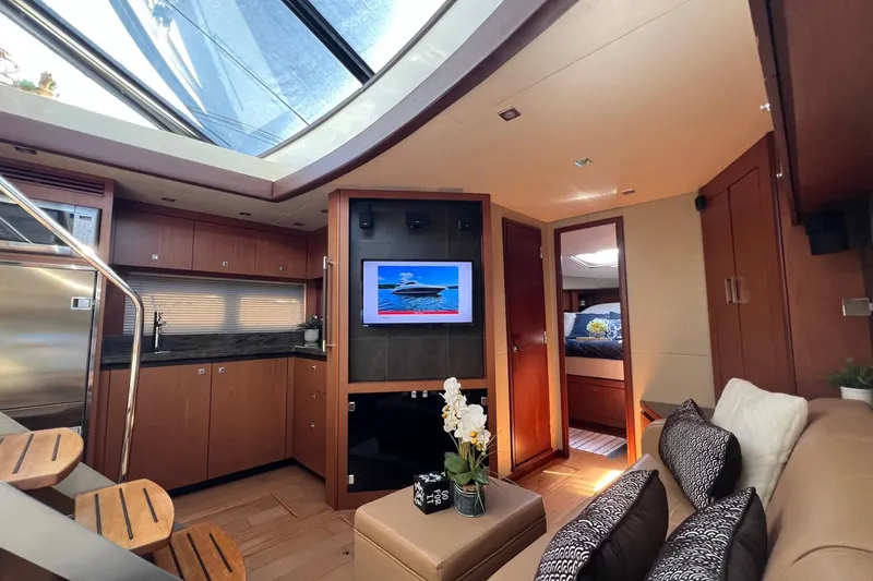 Party Of 5 Yacht Photos Pics Luxurious interior of 2014 Sea Ray 510 Sundancer yacht with modern amenities and skylight.