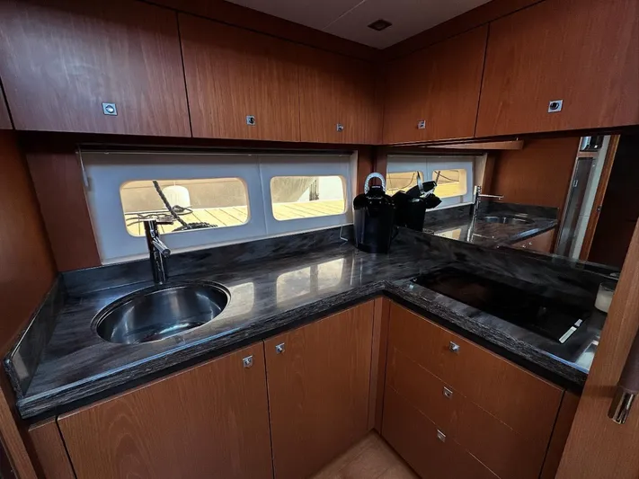 Party Of 5 Yacht Photos Pics 