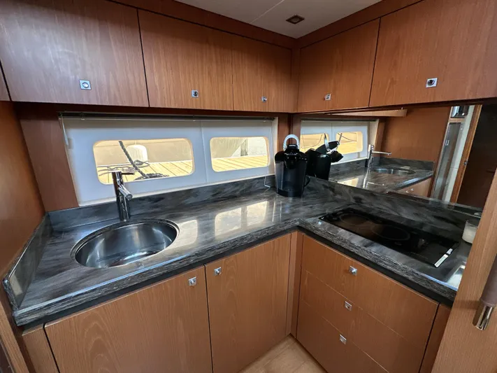 Party Of 5 Yacht Photos Pics 