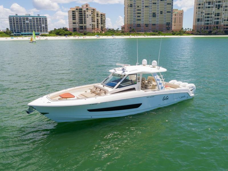 2019 Boston Whaler 420 Outrage