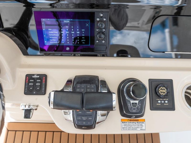 2019 Boston Whaler 420 Outrage