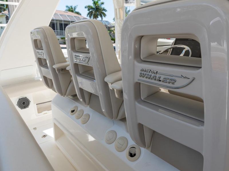 2019 Boston Whaler 420 Outrage