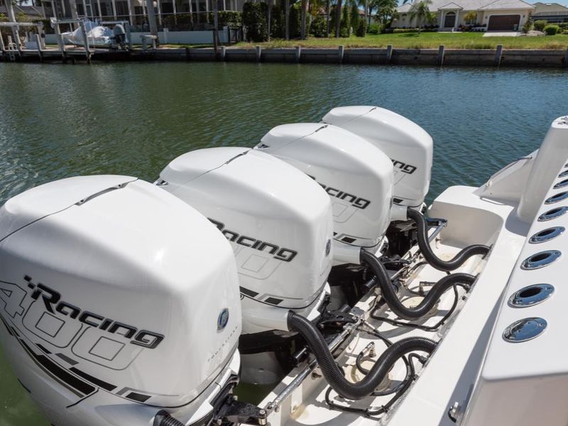 2019 Boston Whaler 420 Outrage