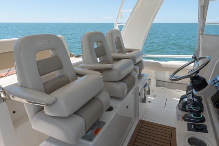 2019 Boston Whaler 420 Outrage