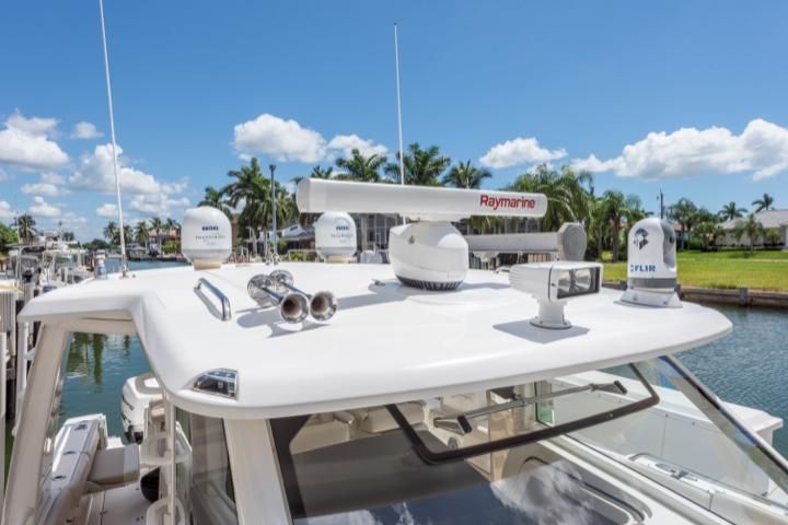 2019 Boston Whaler 420 Outrage