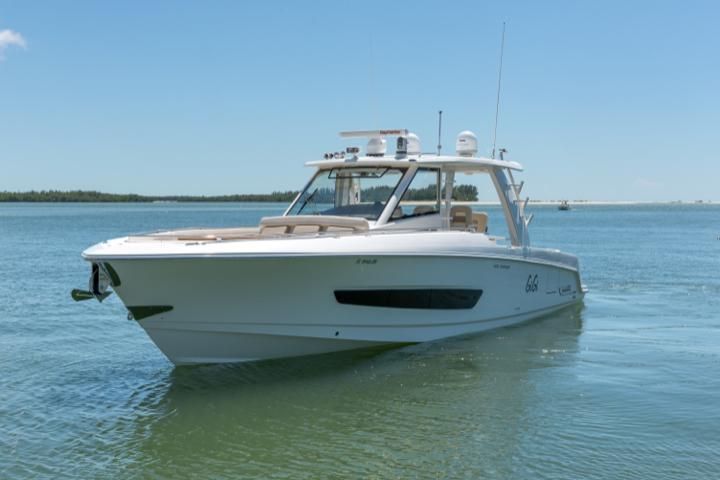 2019 Boston Whaler 420 Outrage