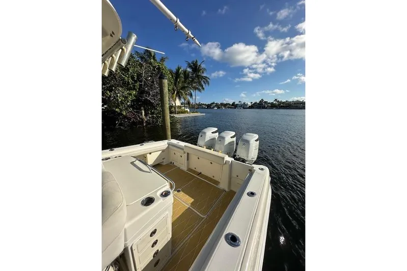  Yacht Photos Pics 2007 Hydra-Sports Vector 3300 CC boat on water, featuring triple outboard engines.