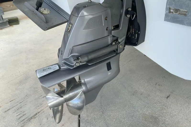  Yacht Photos Pics 2015 Cruisers Sport Series 328 BR boat propeller and outdrive detail.