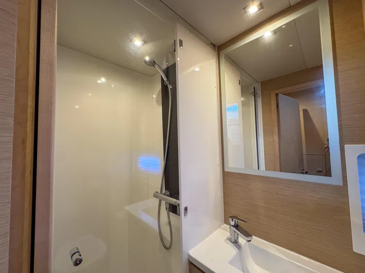 Fountaine Pajot 50' Yacht Photos Pics 