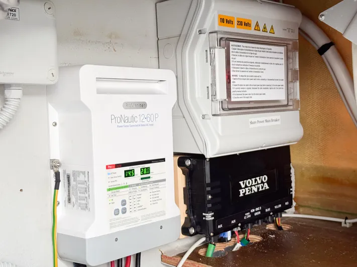 Fountaine Pajot 50' Yacht Photos Pics 