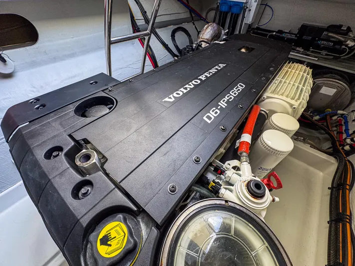 Fountaine Pajot 50' Yacht Photos Pics 