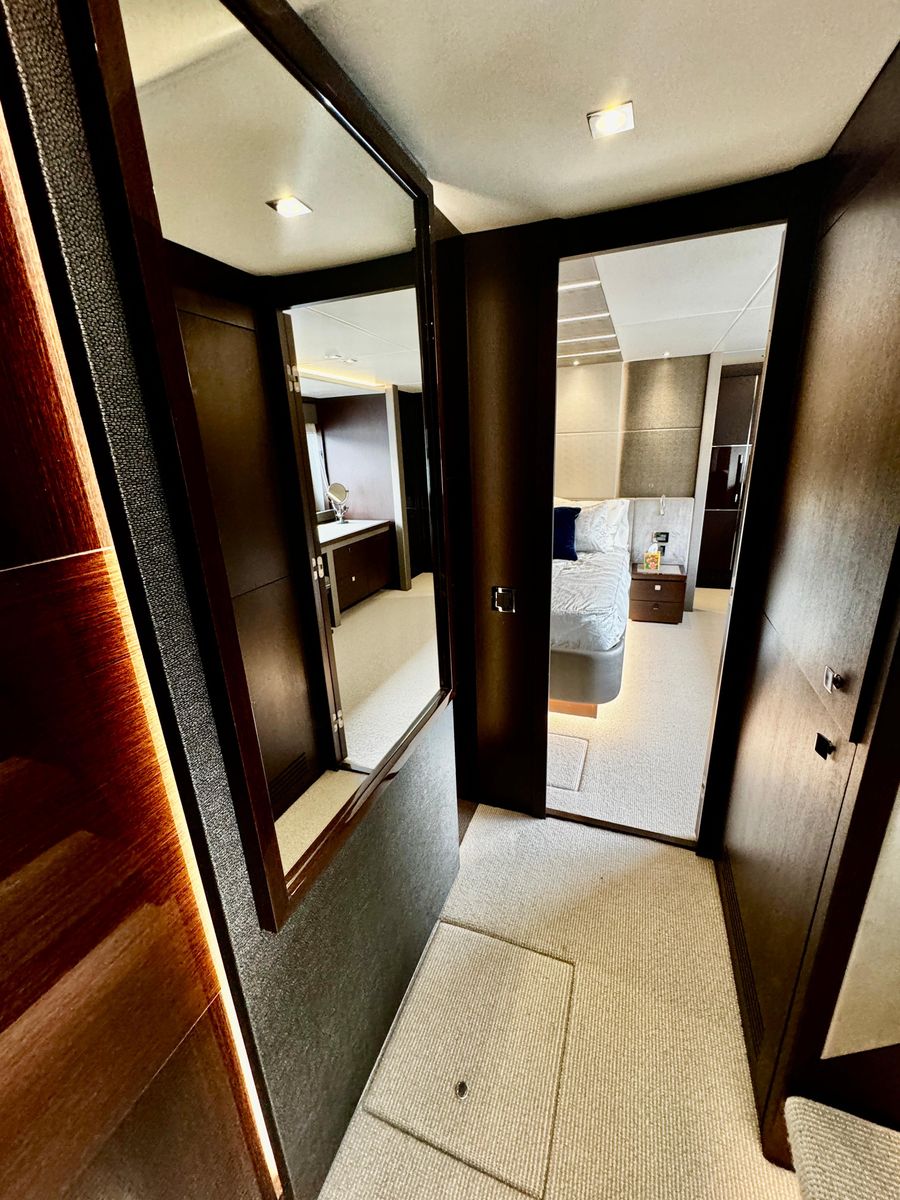 2019 Sunseeker 76 