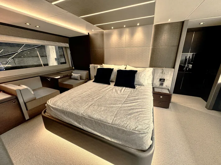 Journey Yacht Photos Pics Luxurious interior of 2019 Sunseeker 76 Yacht with elegant bedroom design.