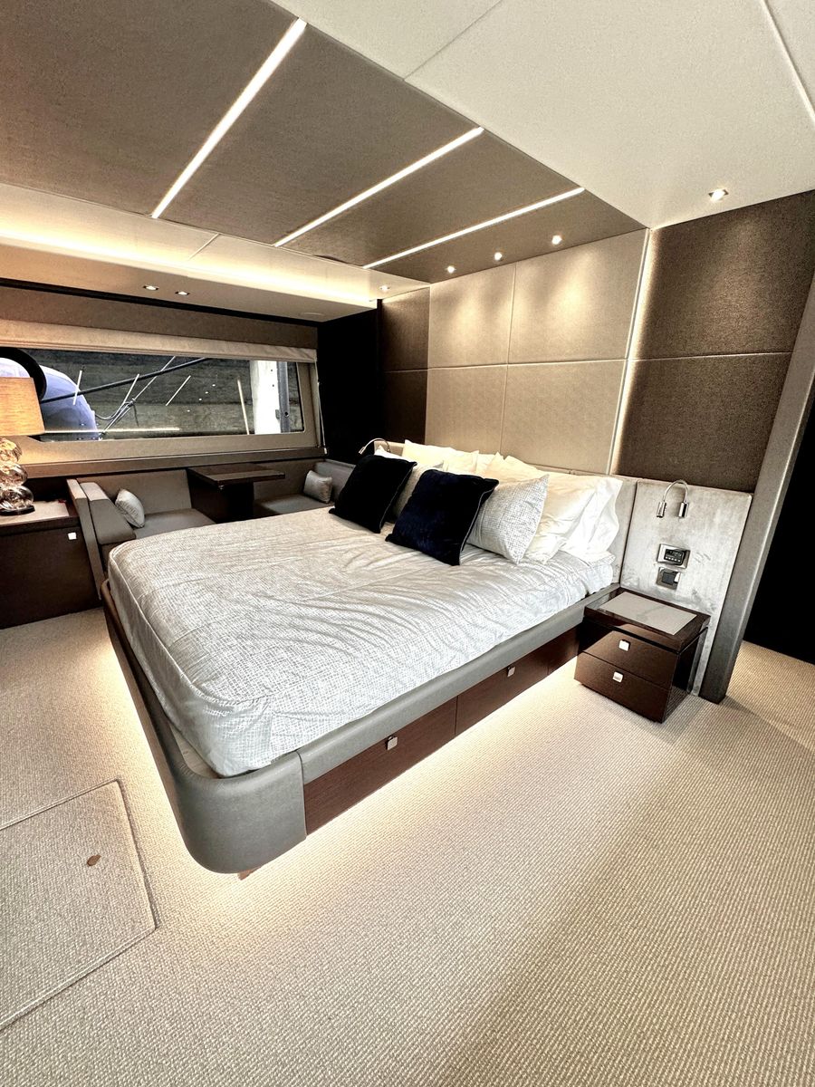 2019 Sunseeker 76 