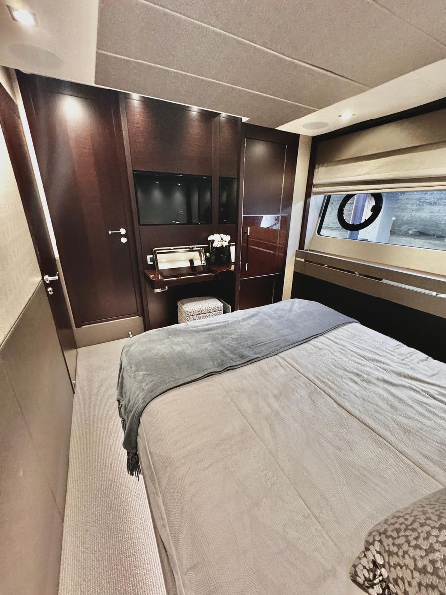 2019 Sunseeker 76 