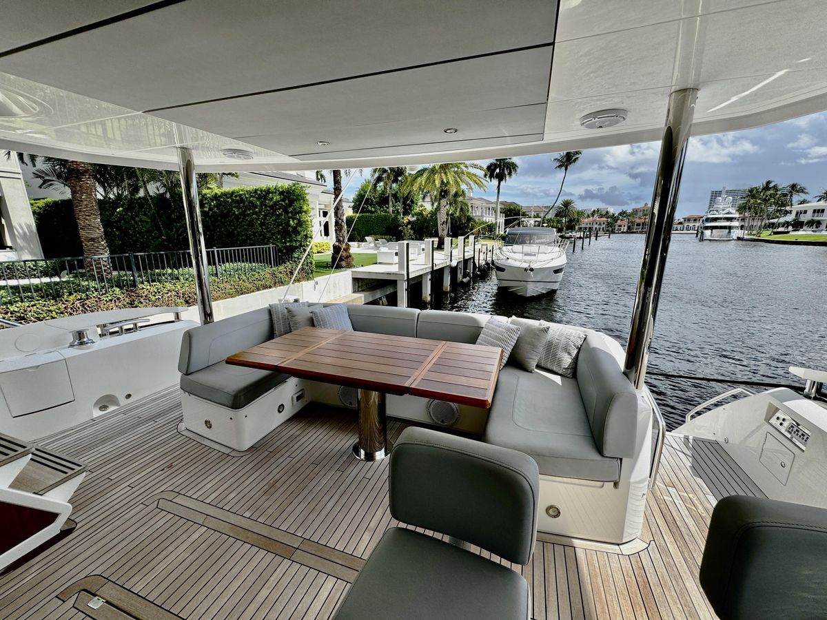 2019 Sunseeker 76 