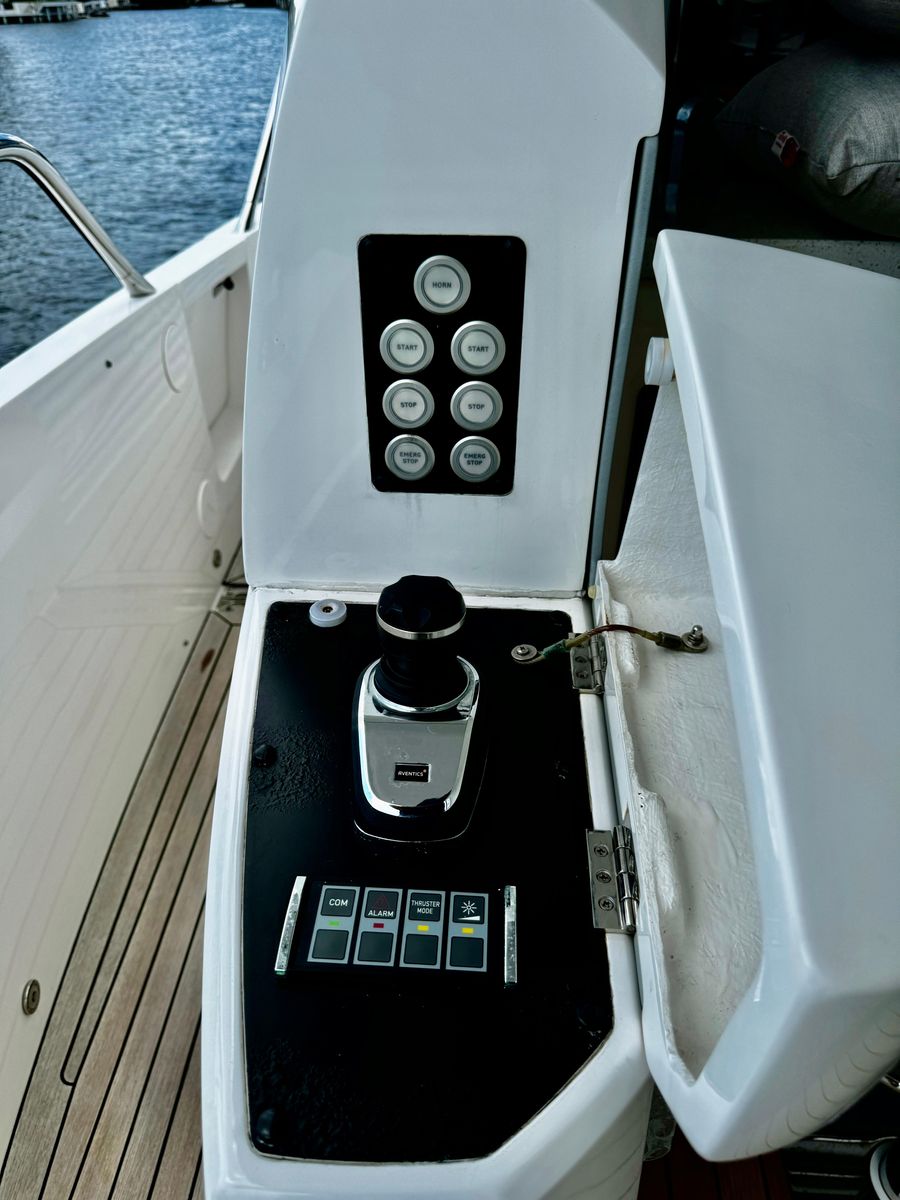 2019 Sunseeker 76 