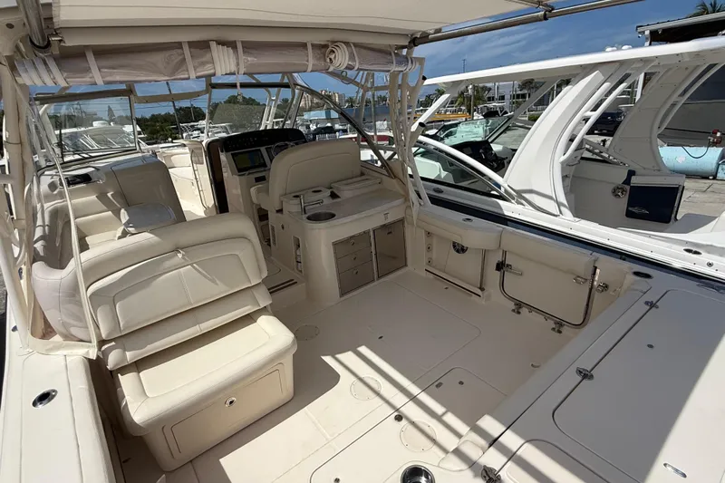 335-514 Brokerage Ron Yacht Photos Pics 2023 Grady-White Freedom 335 boat interior with seating and helm station.
