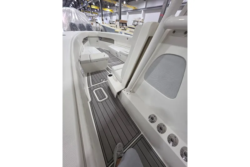 Seavee Yacht Photos Pics 2017 SeaVee 390Z boat interior with sleek design and modern features.