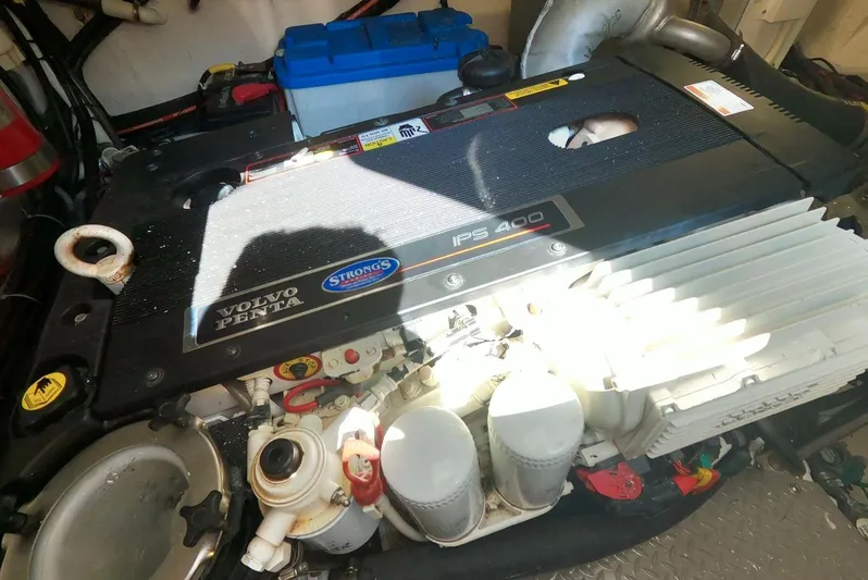 Spectre Yacht Photos Pics 