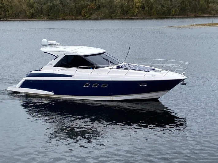 Spectre Yacht Photos Pics 