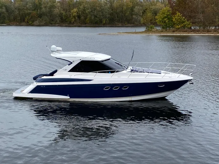 Spectre Yacht Photos Pics 