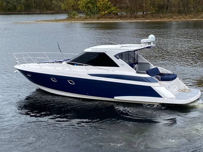 Spectre Yacht Photos Pics 