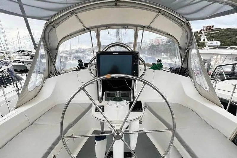 1754 Yacht Photos Pics Helm of 2004 Hunter 426 Owners Version sailboat with navigation equipment and steering wheel.